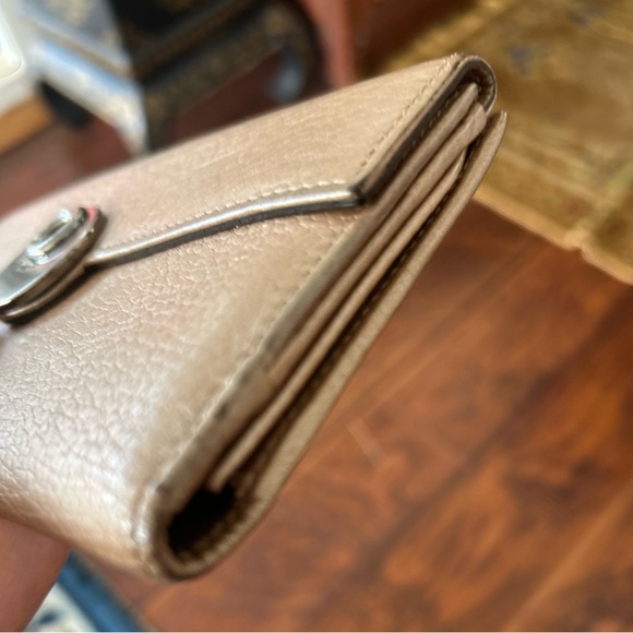 GUCCI Leather $675 Wallet with Silver Accent - Picture 4 of 9